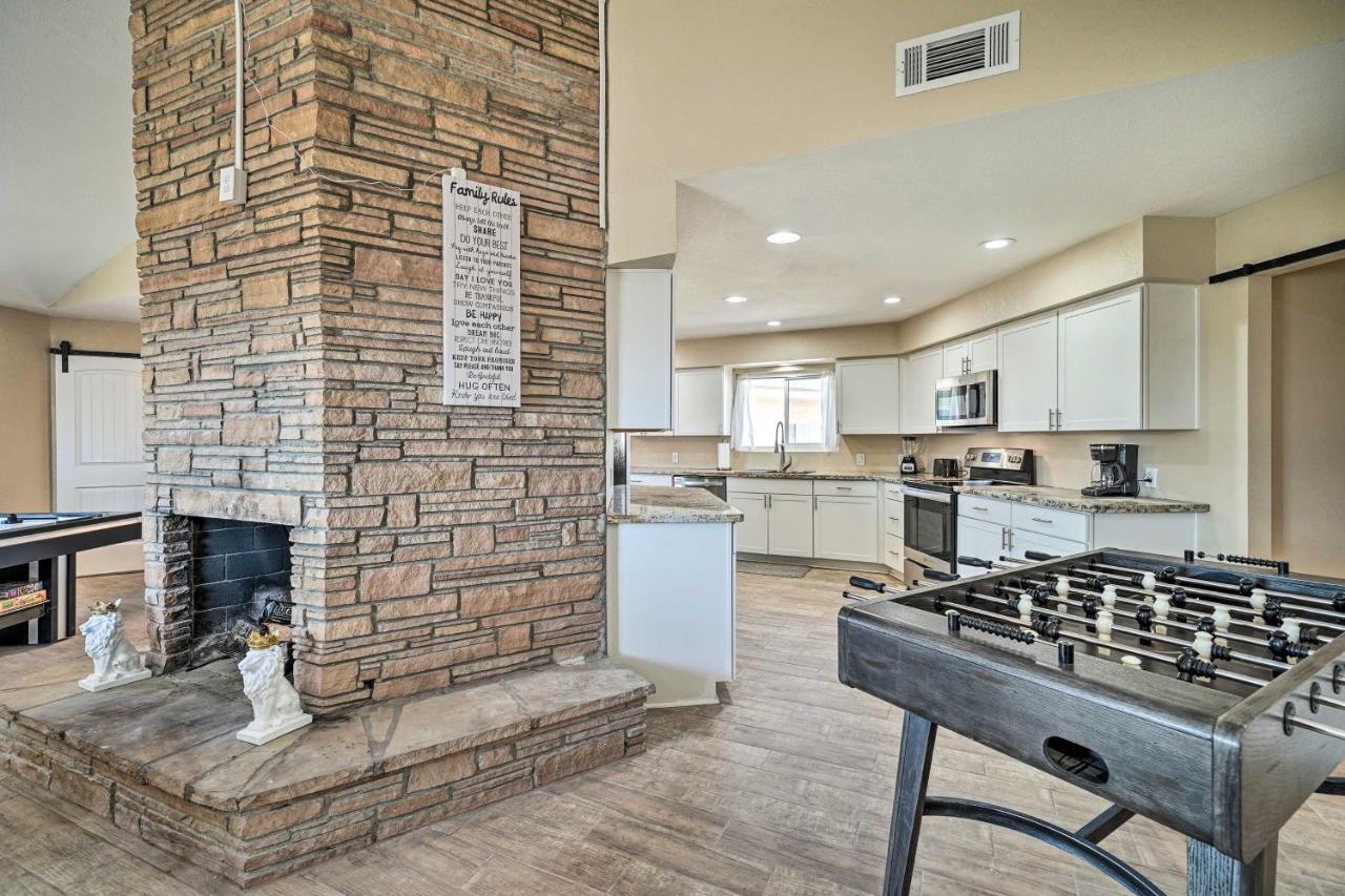 Lake Havasu Family Retreat With Patio And Game Room Lake Havasu City Bagian luar foto