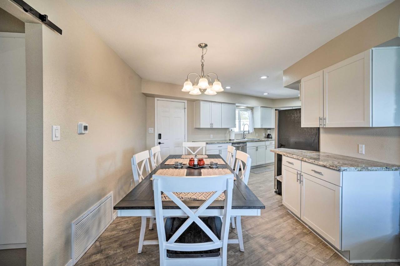 Lake Havasu Family Retreat With Patio And Game Room Lake Havasu City Bagian luar foto