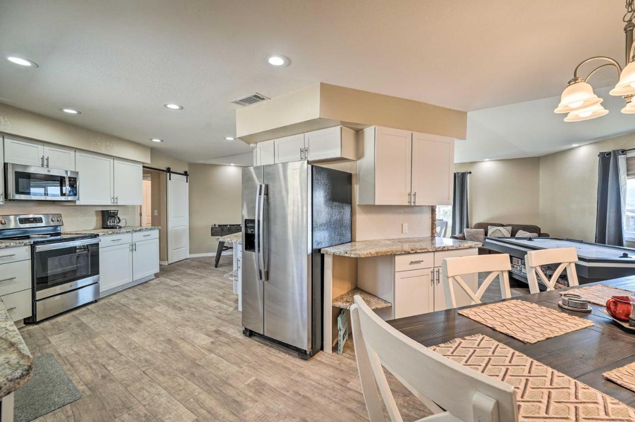 Lake Havasu Family Retreat With Patio And Game Room Lake Havasu City Bagian luar foto